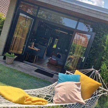 Bed and Breakfast Tiny House In De Boomgaard à Stad aan 't Haringvliet Extérieur photo